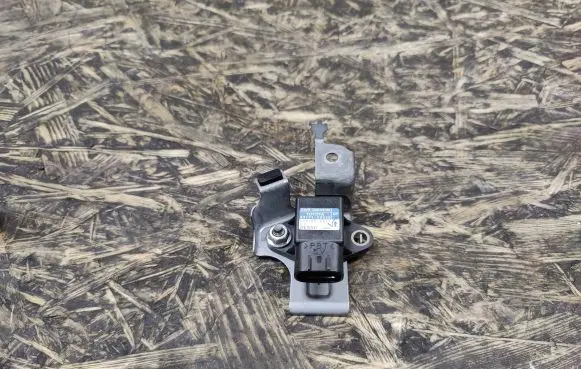 Lexus LS 460 - 600H Acceleration sensor 8919150020