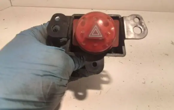 Nissan Almera Tino Hazard light switch 06016