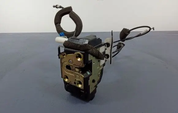 Nissan Murano Z50 Front door lock