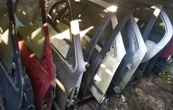 Nissan Maxima Rear door pilkos
