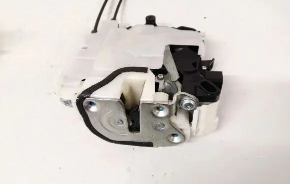 Mitsubishi Lancer X Front door lock 10428