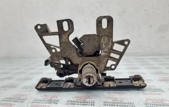 Volkswagen PASSAT B5 Tailgate/trunk/boot lock/catch/latch 3B0827297