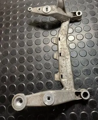 Porsche Cayenne (92A) Pneumatic air compressor holding bracket 15157400671