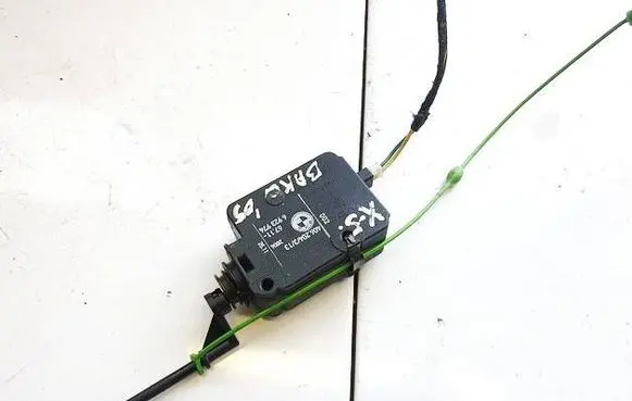 BMW X5 E53 Central locking motor 67116923974 6711-6923974
