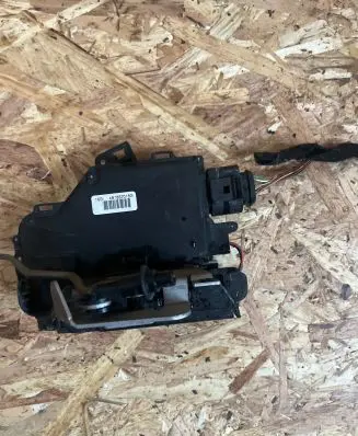 Audi A6 S6 C5 4B Front door lock 4B1837016G
