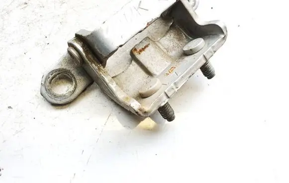 Nissan Primera Tailgate/trunk/boot hinge
