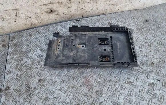 Battery tray