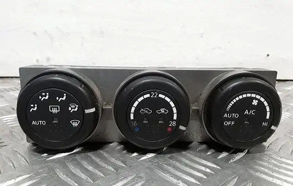 Nissan X-Trail T30 Climate control unit 27500ES71A