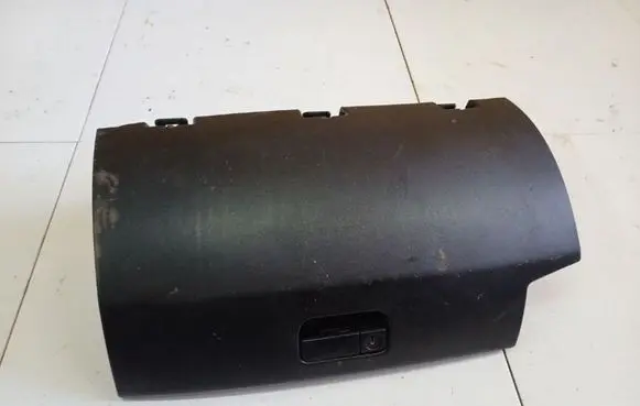 Mitsubishi Endeavor Glove box
