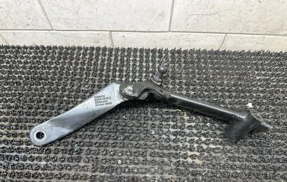 Volvo XC60 A/C compressor mount bracket 6G9N0606C 30788268