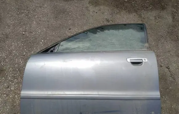Audi A4 S4 B5 8D Front door pilkos