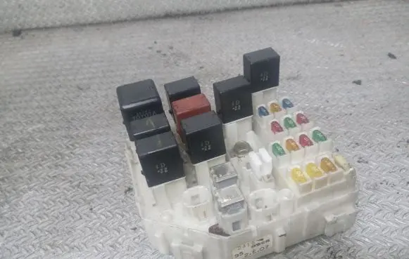 Toyota RAV 4 (XA20) Fuse module
