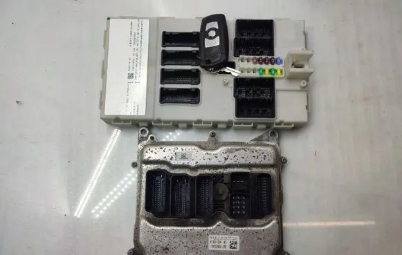 Engine ECU kit and lock set