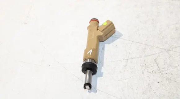Toyota Auris 150 Fuel injector 232500T030