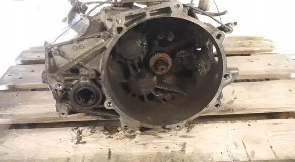 Mitsubishi Grandis Manual 5 speed gearbox A6Y02560
