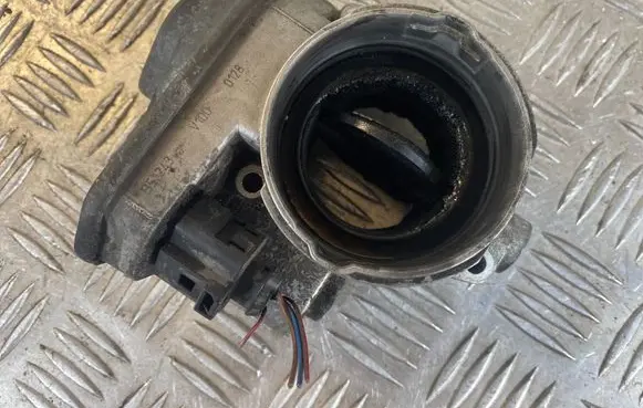 Volkswagen Polo IV 9N3 Throttle valve 038128063G