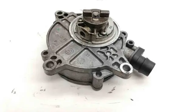 BMW 3 E90 E91 Vacuum pump 7547021
