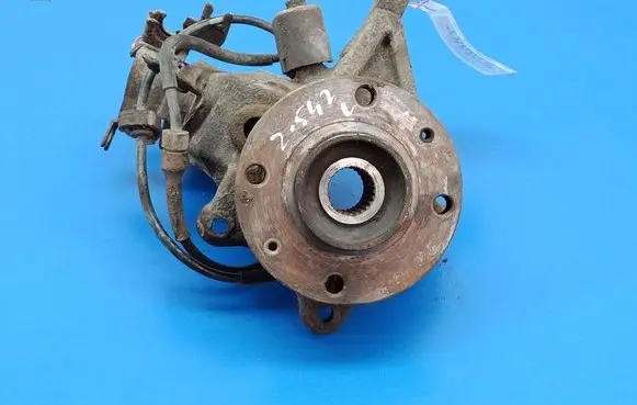 Citroen Xsara Picasso Front wheel hub spindle knuckle