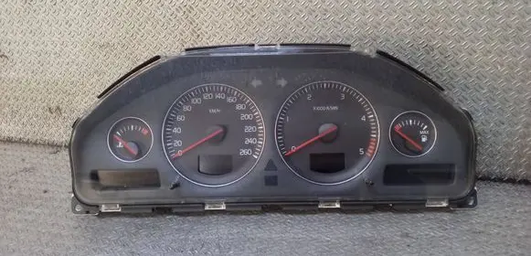 Volvo V70 Speedometer (instrument cluster) 30746102 8602885 69594700T