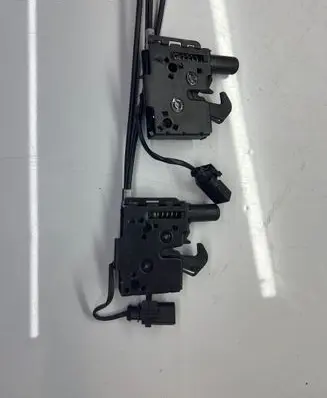 Seat Arona Tie down hook / loop 6F0823509