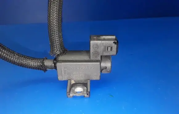 Lexus IS 220D-250-350 Vacuum valve 258600R010 72828606