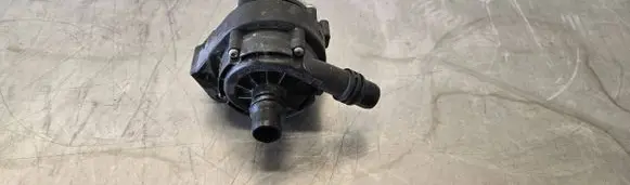 Opel Vivaro Water pump 9834759980 0332024024