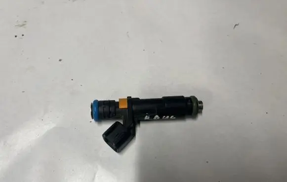 Jeep Cherokee Fuel injector 04593986AA 04627890AA
