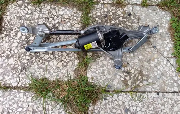 Front wiper linkage and motor