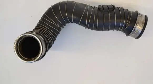 Mercedes-Benz C W203 Intercooler hose/pipe A2035282682