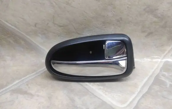 Hyundai Sonata Front door interior handle 826213D000