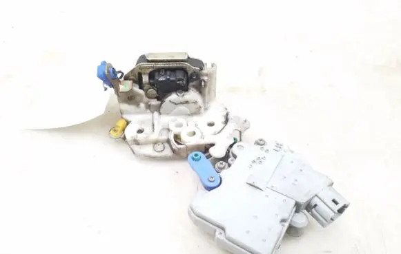Nissan Terrano Front door lock