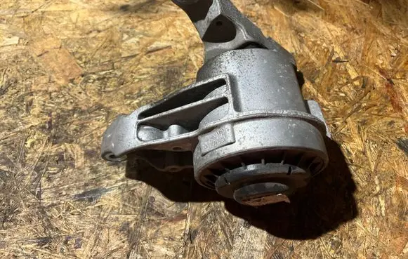 Ford Mondeo MK V Engine mount bracket DS736F012GG