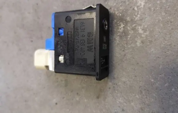 BMW 5 E60 E61 USB socket connector 9138402