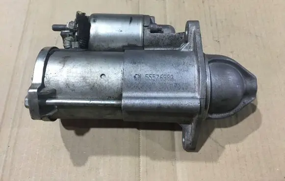 Opel Insignia A Starter motor 55576980