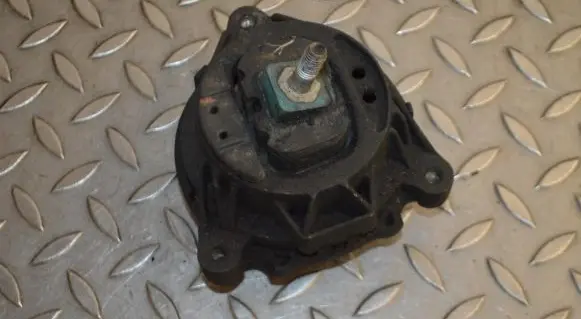 BMW 1 F20 F21 Engine mount bracket 6854251
