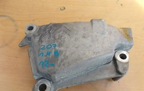 Peugeot 207 Engine mounting bracket