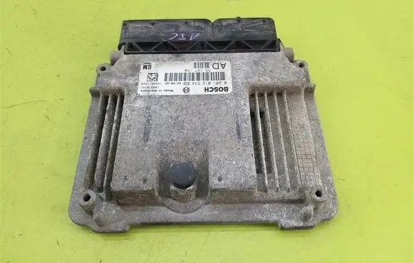 Opel Vectra C Engine control unit/module 55197150