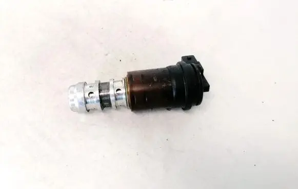 BMW 1 E81 E87 Camshaft vanos timing valve 13150137