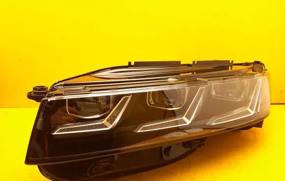 Volkswagen Touareg III Headlight/headlamp 761941081F