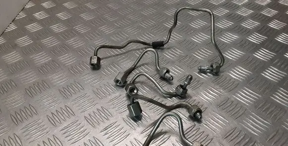 BMW X1 E84 Fuel injector supply line/pipe 