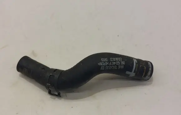 Engine coolant pipe/hose