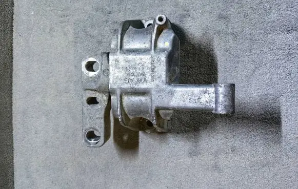 Audi Q3 8U Engine mount bracket 5N0199262G