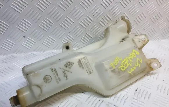 Ford Ranger Windshield washer fluid reservoir/tank UR5667480