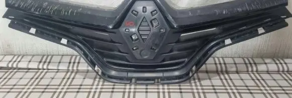 Renault Captur Front bumper upper radiator grill