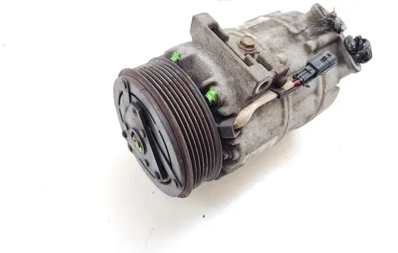 Opel Vivaro Air conditioning (A/C) compressor (pump) 8200454172E