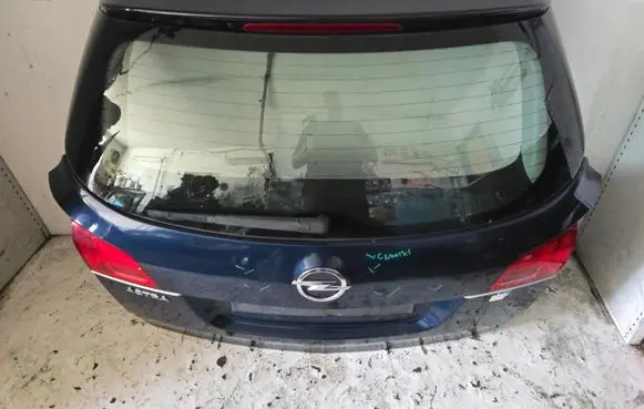 Opel Astra J Tailgate/trunk/boot lid