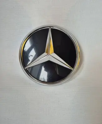 Mercedes-Benz EQA Manufacturer badge logo/emblem A0008881000