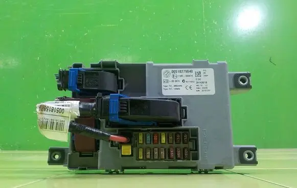 Fiat 500 Fuse box set 28143018 WP69