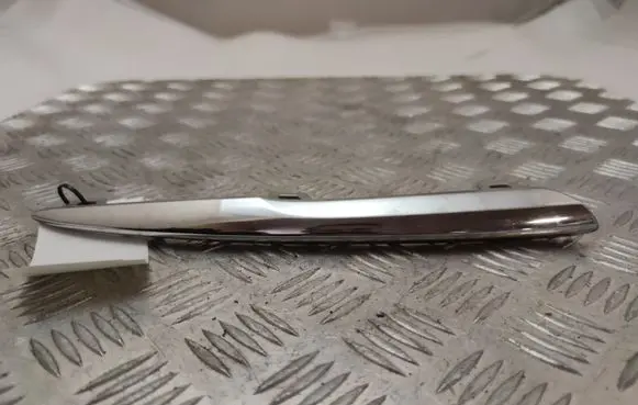 Front bumper splitter molding