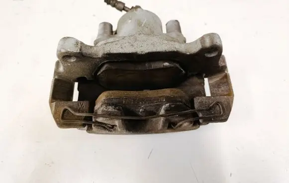 Volkswagen Jetta VI Front brake caliper
